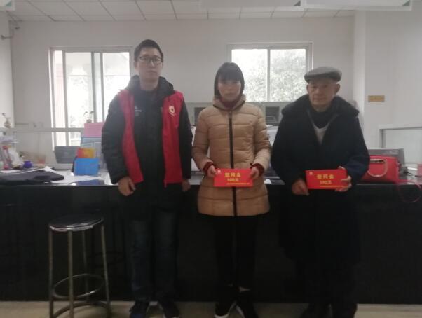 董场镇“博爱送万家”活动